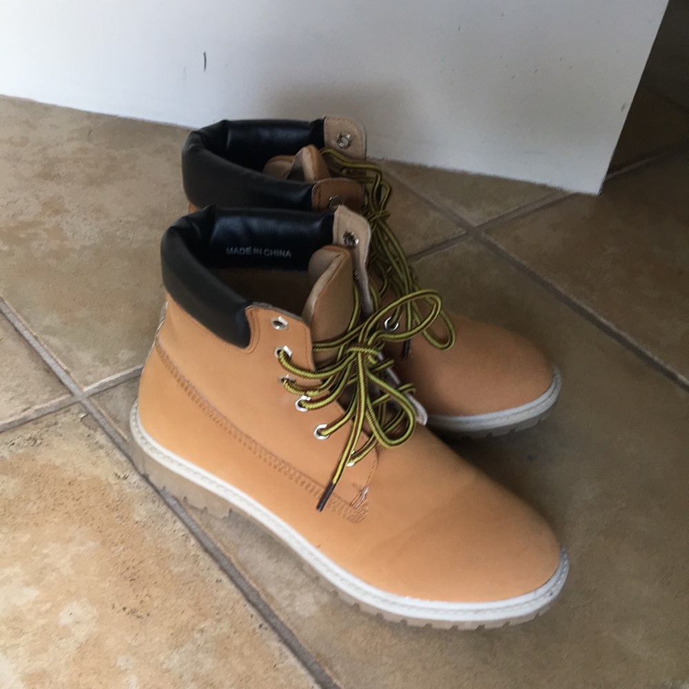 PACSUN Timbs! Barely known!! Super cute and warm!